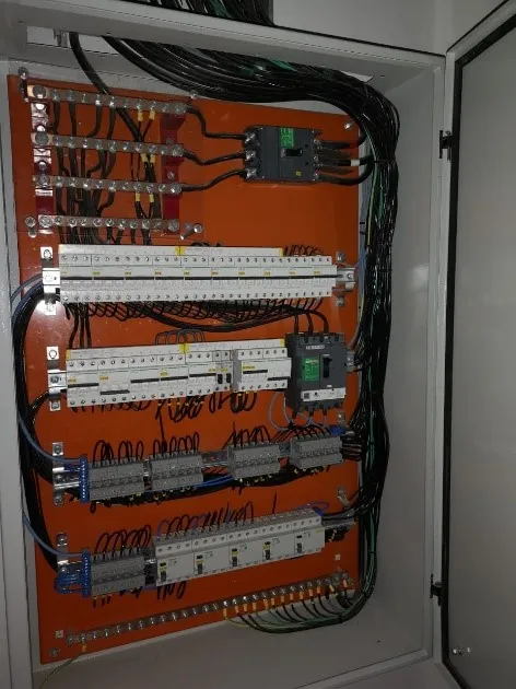 Provisión de Escalerillas Portacables y Sistemas de Distribución Eléctrica para el Hospital Materno Infantil